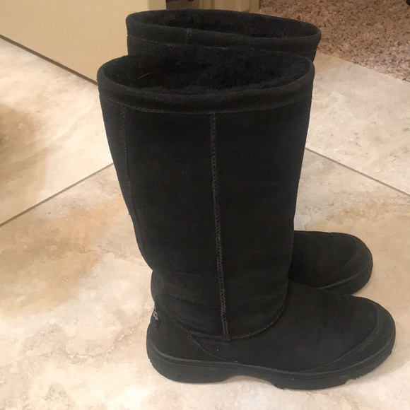 Women’s uggs - Picture 2 of 4